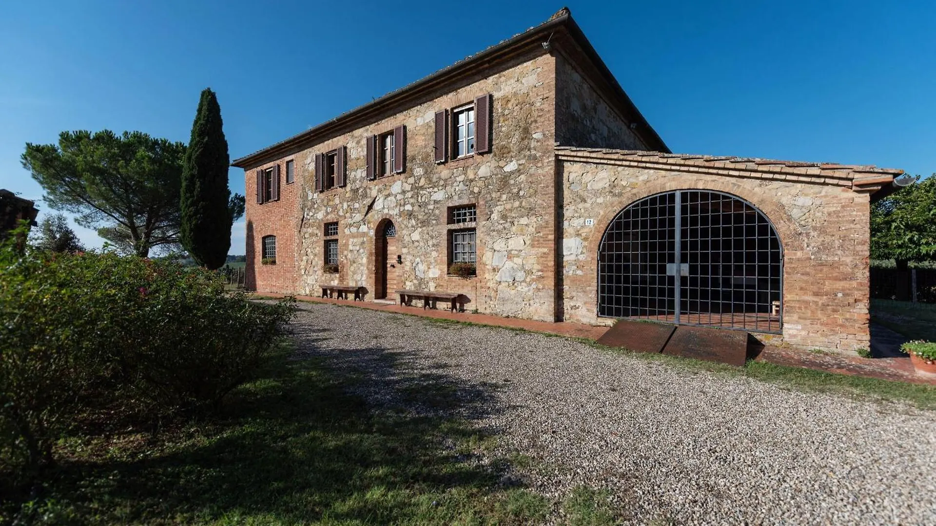 Country House In Tuscan Hills Siena