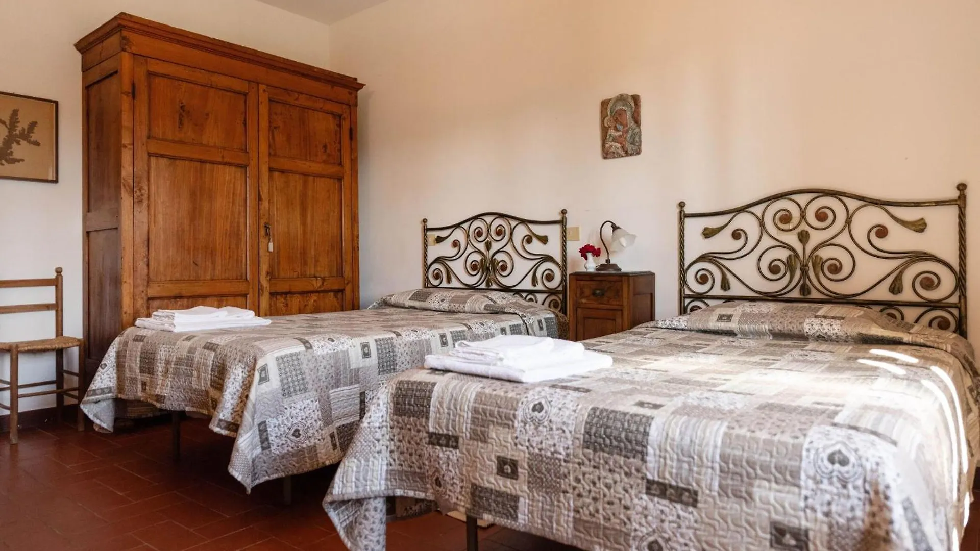 Country House In Tuscan Hills Siena