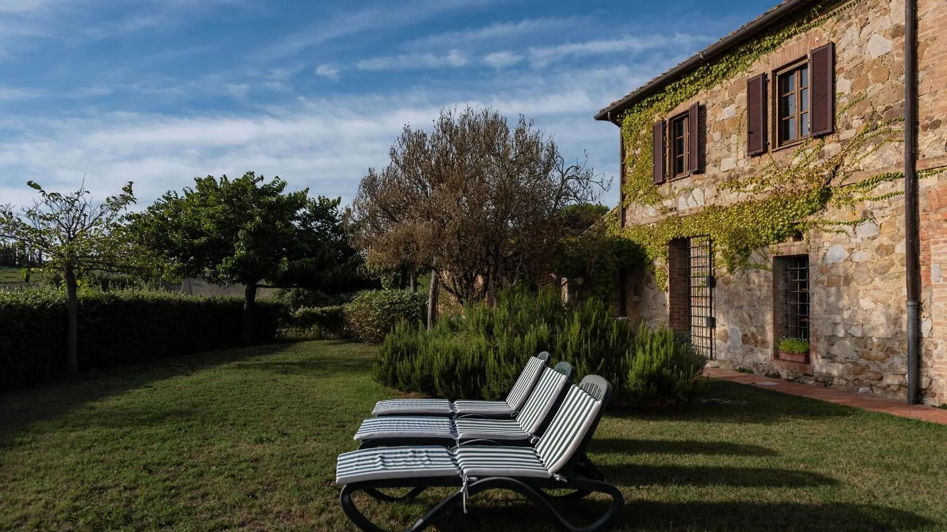 Country House In Tuscan Hills Siena